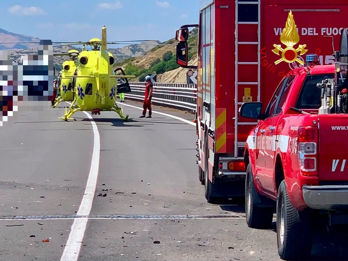 Grave incidente sulla “Sinnica”: 5 feriti e due persone in codice rosso con l’elisoccorso – FOTO