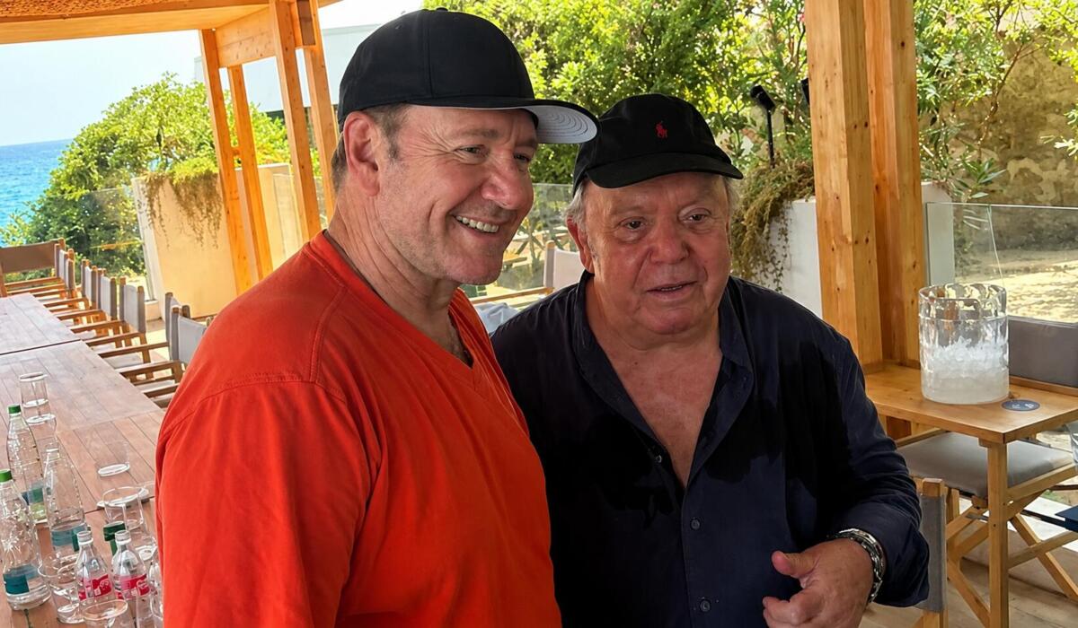 Lino Banfi coinvolge Kevin Spacey nel suo prossimo progetto: «Gireremo insieme una nuova storia» Lino Banfi coinvolge Kevin Spacey nel suo prossimo progetto: «Gireremo insieme una nuova storia»