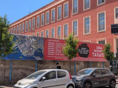 Taranto, un nuovo manifesto denuncia: «Macchia nera sulla coscienza». Associazioni e comitati rilanciano la protesta