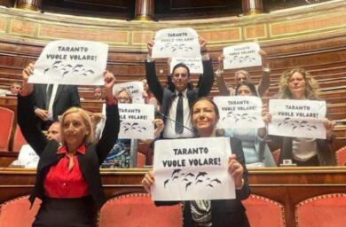 Bocciato in Senato l’emendamento per i voli civili all’aeroporto di Grottaglie, Turco: «C’è chi rema contro Taranto»