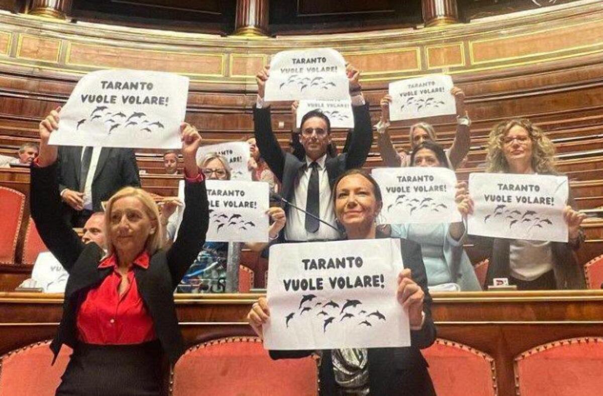 Bocciato in Senato l’emendamento per i voli civili all’aeroporto di Grottaglie, Turco: «C’è chi rema contro Taranto» Bocciato in Senato l’emendamento per i voli civili all’aeroporto di Grottaglie, Turco: «C’è chi rema contro Taranto»