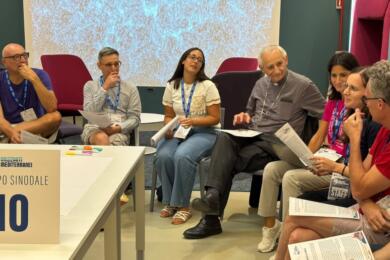«Il Mediterraneo sia un mare di pace»: il cardinale Zuppi a Bari rilancia la sfida del dialogo e ascolta i giovani
