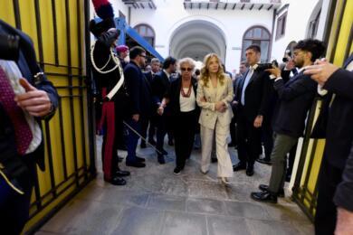 Meloni a Palermo: «Sullo Zen presidio fisso, lo Stato resisite alla mafia»