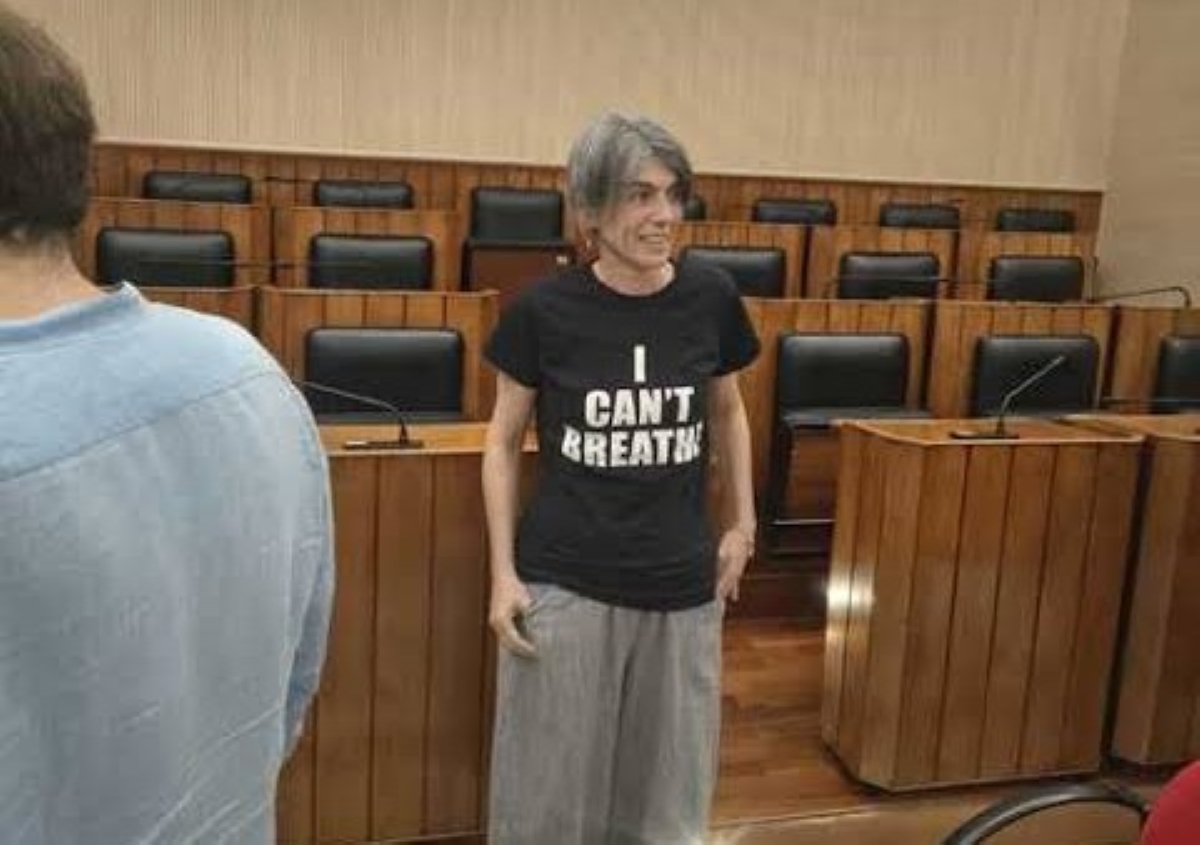 Morto ammanettato a Bologna, l’assessora Miglietta in Puglia indossa maglia “I can’t breathe” Morto ammanettato a Bologna, l’assessora Miglietta in Puglia indossa maglia “I can’t breathe”