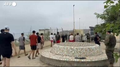 Ceuta, 25mila migranti già rientrati in Marocco: «Al ritmo di 150 al minuto». Salgono a 43 i corpi recuperati – VIDEO