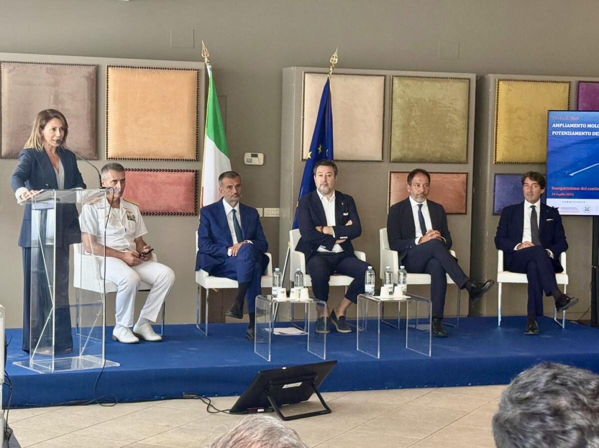 Bari, via al cantiere da 39 milioni per il molo San Cataldo: Salvini all’inaugurazione – FOTO Bari, via al cantiere da 39 milioni per il molo San Cataldo: Salvini all’inaugurazione – FOTO