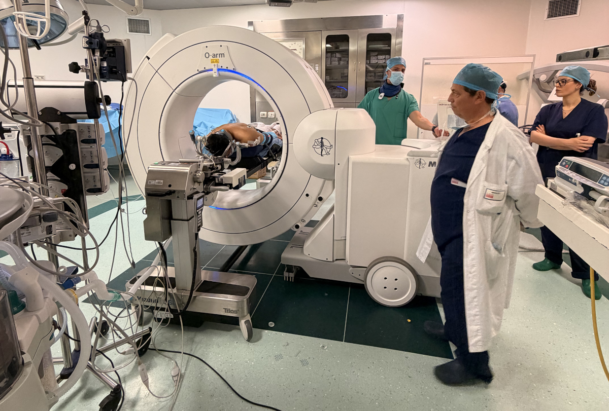 Bari, Neurochirurgia d’avanguardia al Di Venere: eseguiti i primi interventi con la navigazione 3D Bari, Neurochirurgia d’avanguardia al Di Venere: eseguiti i primi interventi con la navigazione 3D