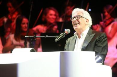 È morto Peppino di Capri, addio al cantante di “Champagne”: aveva 86 anni