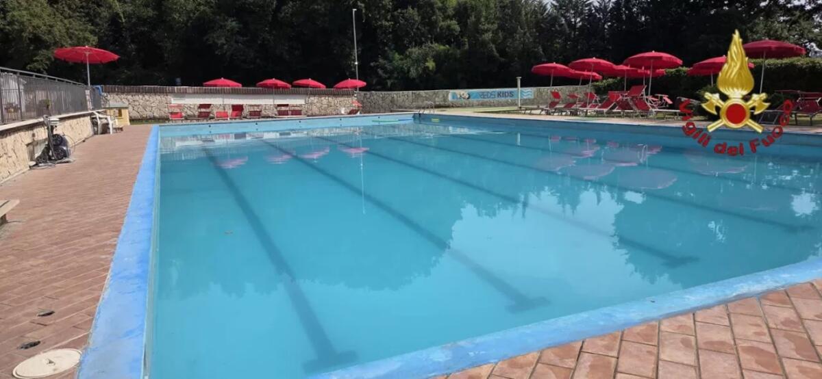 Roma, esalazioni di cloro di una piscina intossicano 20 persone: bimba di 5 anni in codice rosso Roma, esalazioni di cloro di una piscina intossicano 20 persone: bimba di 5 anni in codice rosso