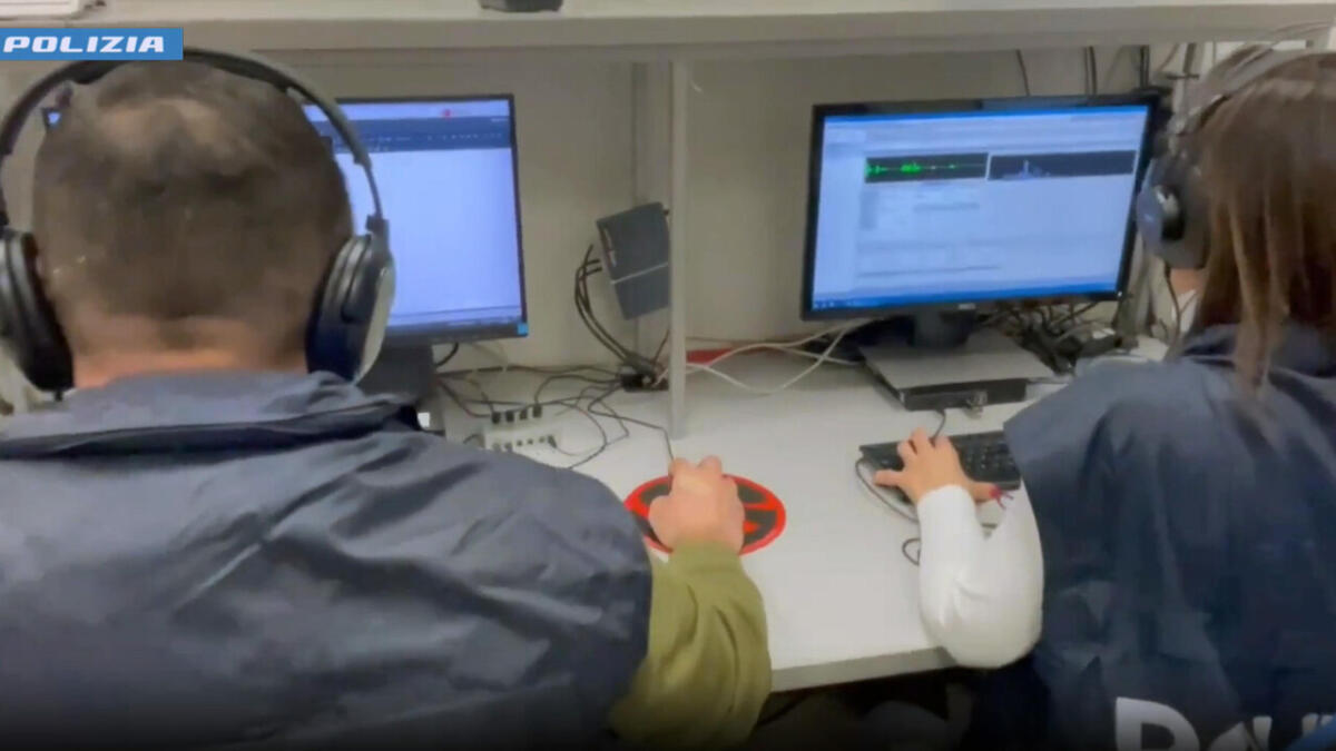 Finti operatori bancari truffano utenti online, blitz tra Puglia e Campania: 18 arresti Finti operatori bancari truffano utenti online, blitz tra Puglia e Campania: 18 arresti