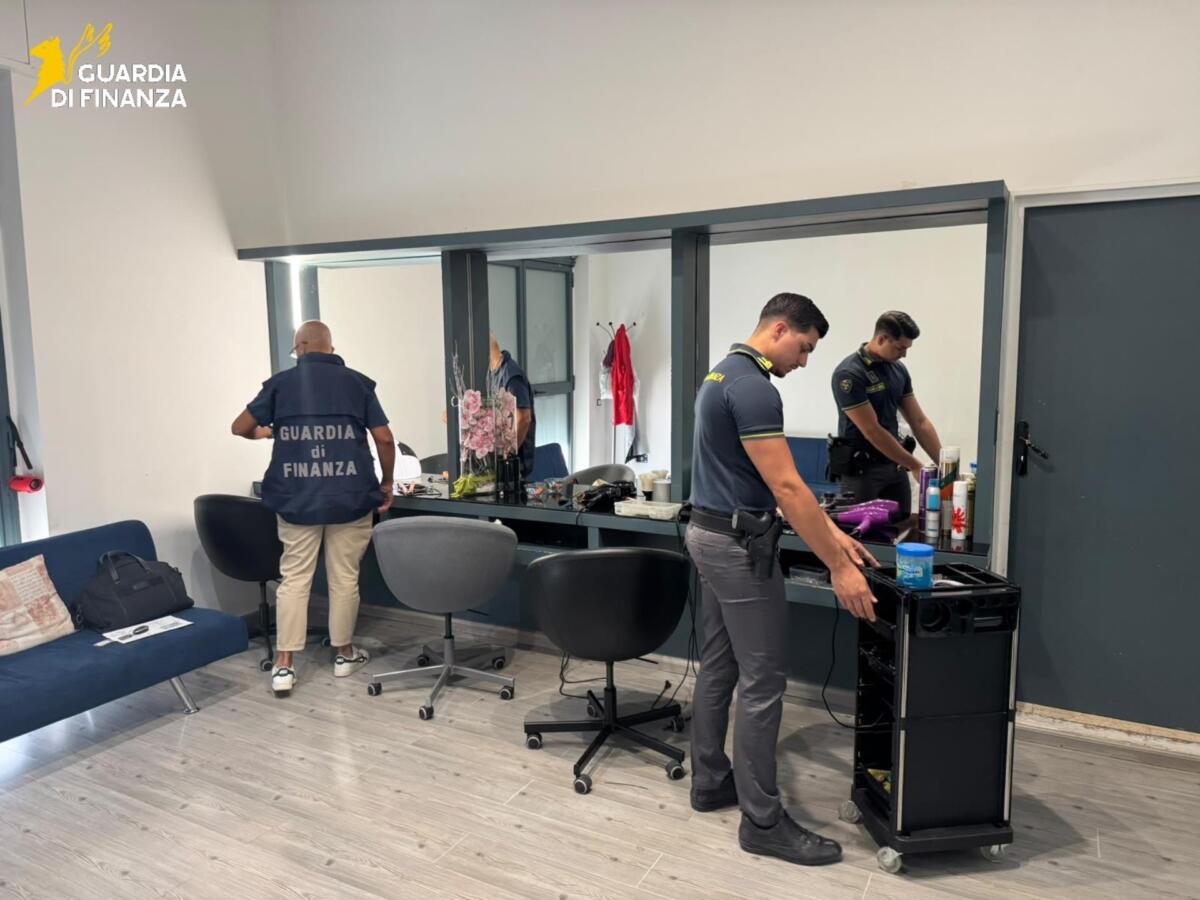 Andria, scoperto un salone di bellezza abusivo: scattano i sigilli, nei guai la titolare – FOTO e VIDEO