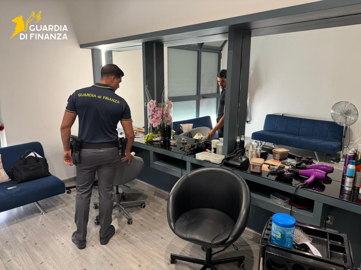 Andria, scoperto un salone di bellezza abusivo: scattano i sigilli, nei guai la titolare – FOTO e VIDEO