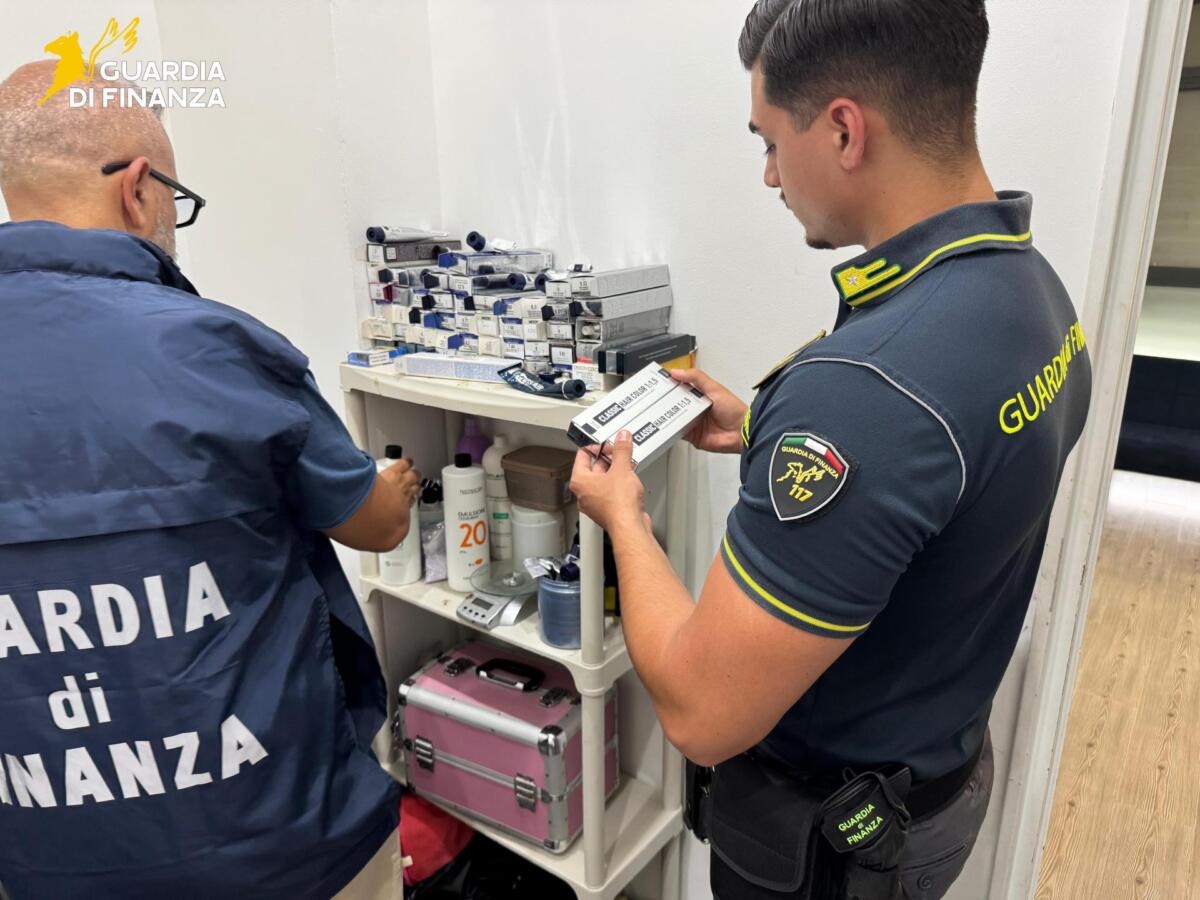 Andria, scoperto un salone di bellezza abusivo: scattano i sigilli, nei guai la titolare – FOTO e VIDEO
