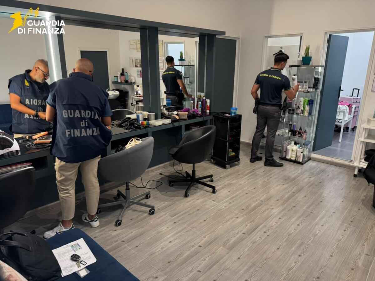 Andria, scoperto un salone di bellezza abusivo: scattano i sigilli, nei guai la titolare – FOTO e VIDEO