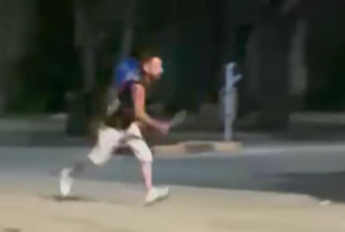 Paura nella notte a San Severo, rincorre i passanti in centro con due coltelli: arrestato un 48enne Paura nella notte a San Severo, rincorre i passanti in centro con due coltelli: arrestato un 48enne