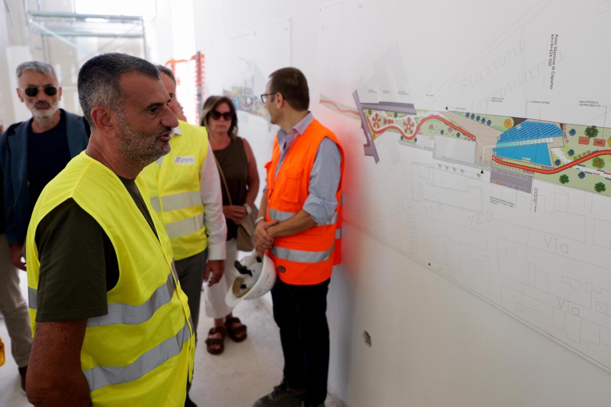 Riparte la linea Bari-Putignano: Decaro e Piemontese nei cantieri sotterranei di Triggiano e Capurso