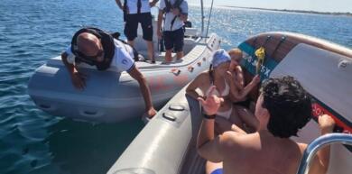 San Pietro in Bevagna, cinque persone in difficoltà in mare: salvate dalla Guardia costiera