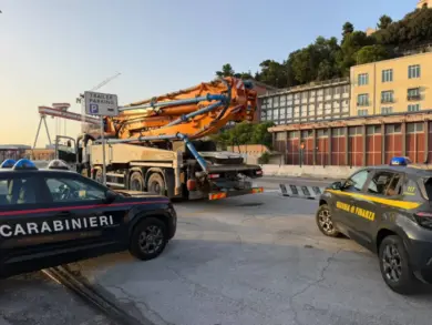 Assalto armato a un camion in Puglia, il mezzo recuperato ad Ancona: era in partenza per Durazzo