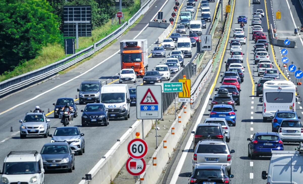 Vacanze, attesi 500 milioni di veicoli sulle strade italiane: Anas chiude mille cantieri Vacanze, attesi 500 milioni di veicoli sulle strade italiane: Anas chiude mille cantieri