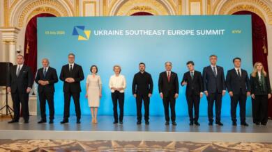 Intesa Ue-Ucraina per produrre droni, von der Leyen e Zelensky firmano: «Europa più sicura»