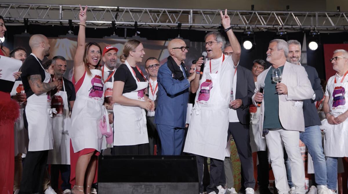 “Sindaci, ai fornelli!”, vincono i primi cittadini di Bisceglie e Casacalenda: Decaro fa assaggiare i suoi piatti al pubblico – FOTO “Sindaci, ai fornelli!”, vincono i primi cittadini di Bisceglie e Casacalenda: Decaro fa assaggiare i suoi piatti al pubblico – FOTO