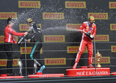F1, GP Gran Bretagna: Leclerc vince a Silverstone. Finale caos dietro la safety car