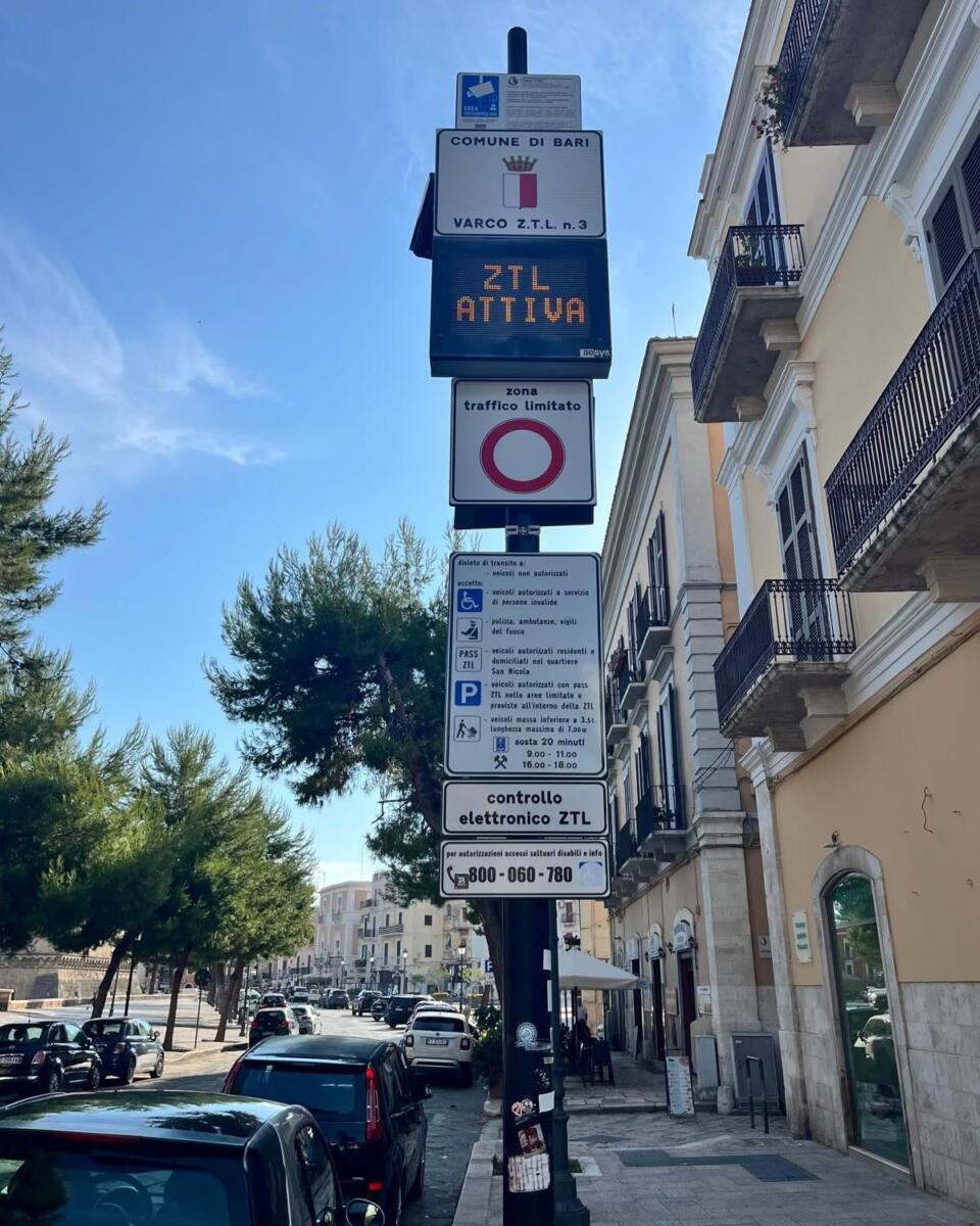 Bari Vecchia, stop alle auto: entra in funzione la Ztl. Ecco come cambia la viabilità