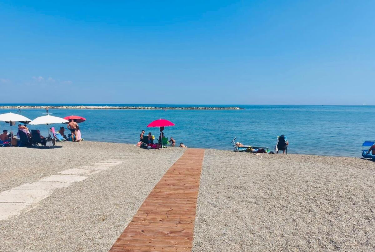 Spiagge accessibili a Bari: installata nuova passerella a San Girolamo, domani anche a Pane e Pomodoro Spiagge accessibili a Bari: installata nuova passerella a San Girolamo, domani anche a Pane e Pomodoro