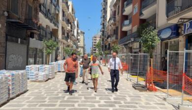 Riqualificazione di via Manzoni a Bari: sopralluogo del sindaco Leccese sul cantiere prima di Ferragosto