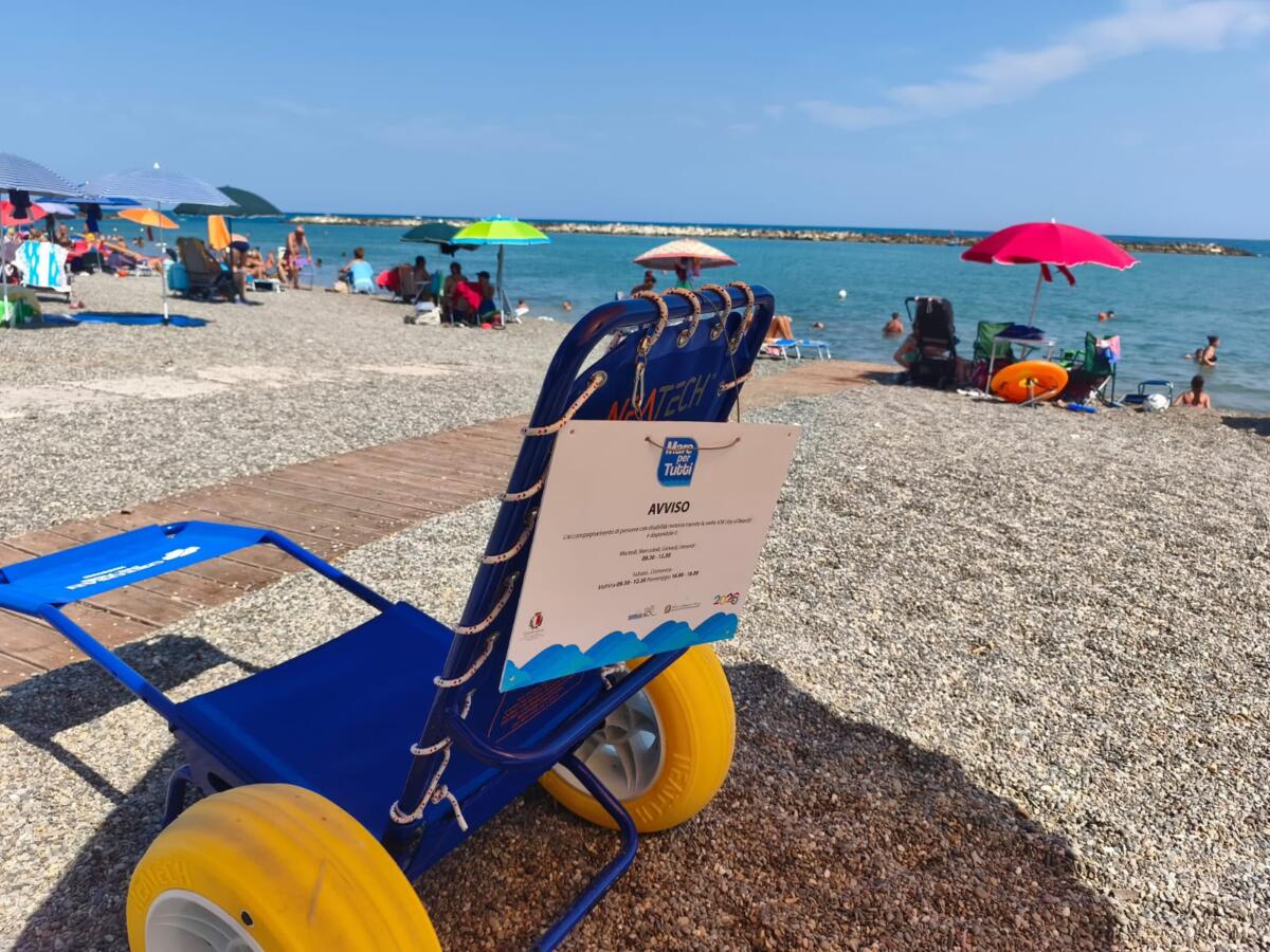 “Mare per tutti”: a San Girolamo garantito l’accesso assistito in acqua per le persone con disabilità motoria “Mare per tutti”: a San Girolamo garantito l’accesso assistito in acqua per le persone con disabilità motoria