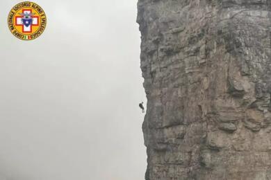 Paurosa avventura sul Campanile di Val Montanaia: alpinista bloccato nel vuoto salvato nella notte