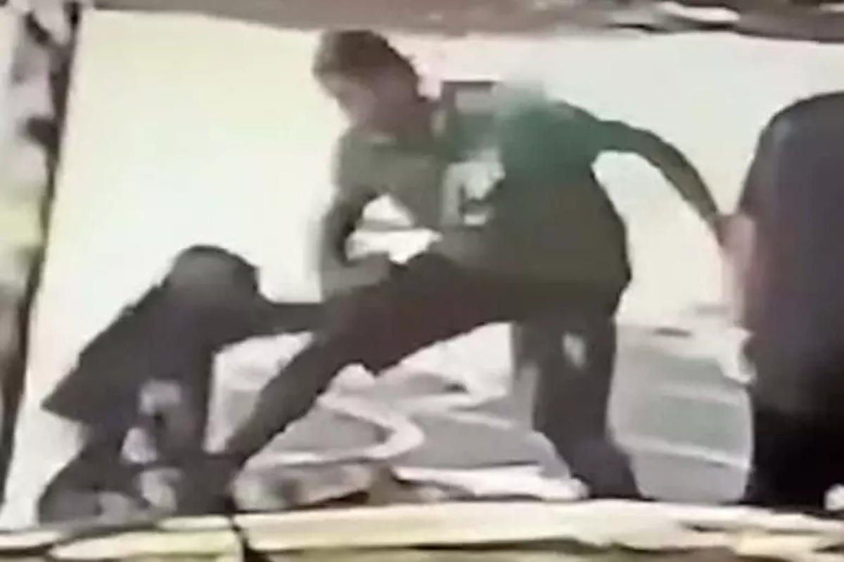 Clochard massacrato di botte e ucciso a Caserta: spunta il video shock dell’aggressione Clochard massacrato di botte e ucciso a Caserta: spunta il video shock dell’aggressione
