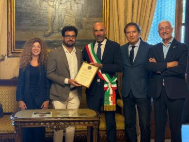 Riconoscimento a Bari per Francesco Caroli, Leccese: «La salute delle comunità si costruisce nelle scelte urbane»