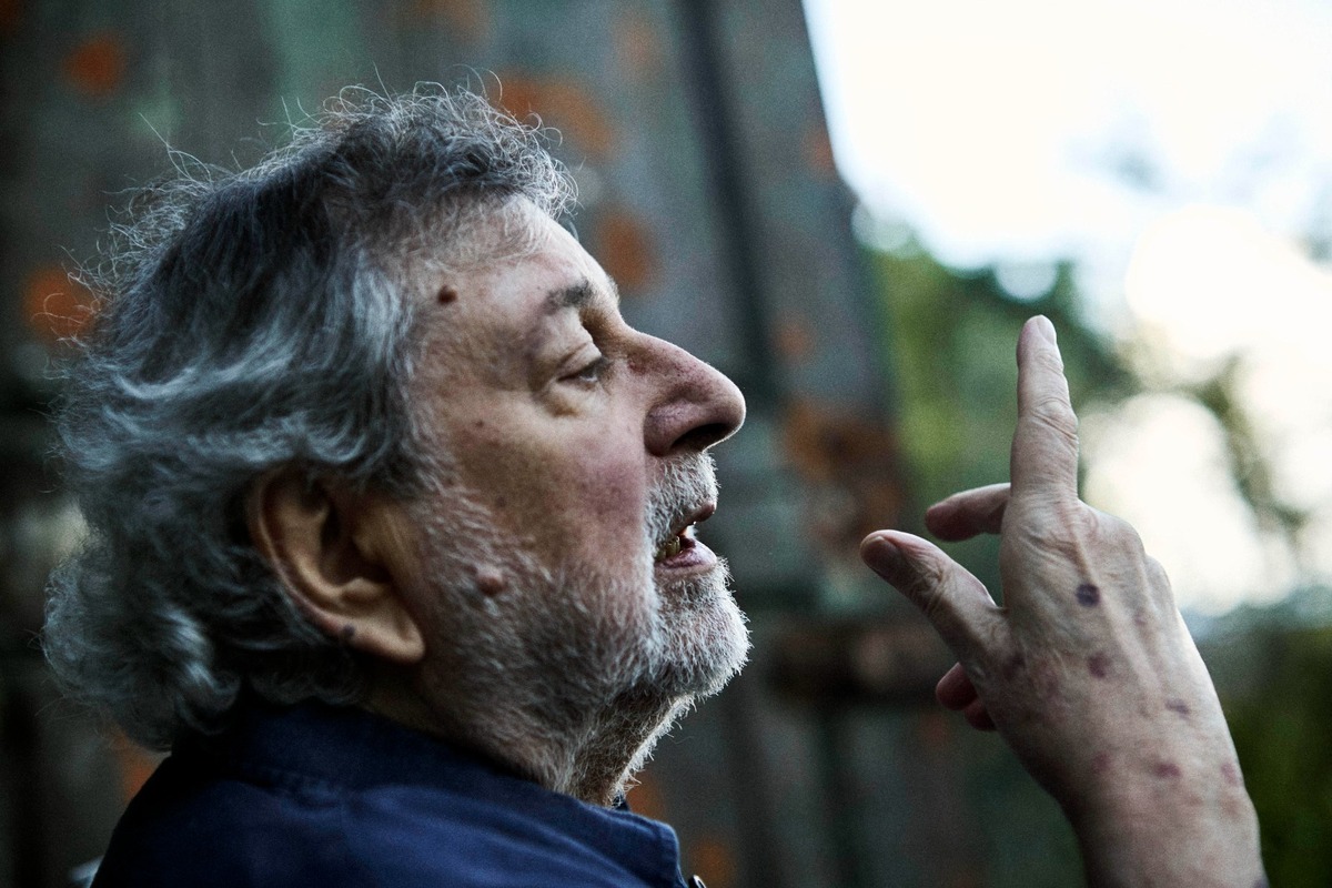 È morto Francesco Guccini, il cantautore e intellettuale aveva 86 anni È morto Francesco Guccini, il cantautore e intellettuale aveva 86 anni