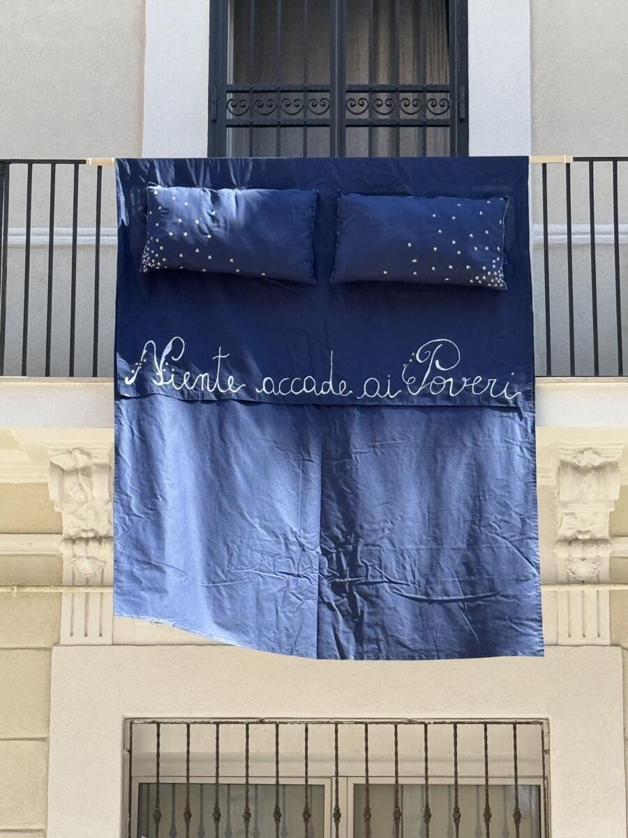L’arte sui balconi di Madonnella: a Bari torna “Il mattino ha Lory in bocca” con 70 artisti e 7 giorni di festa – FOTO