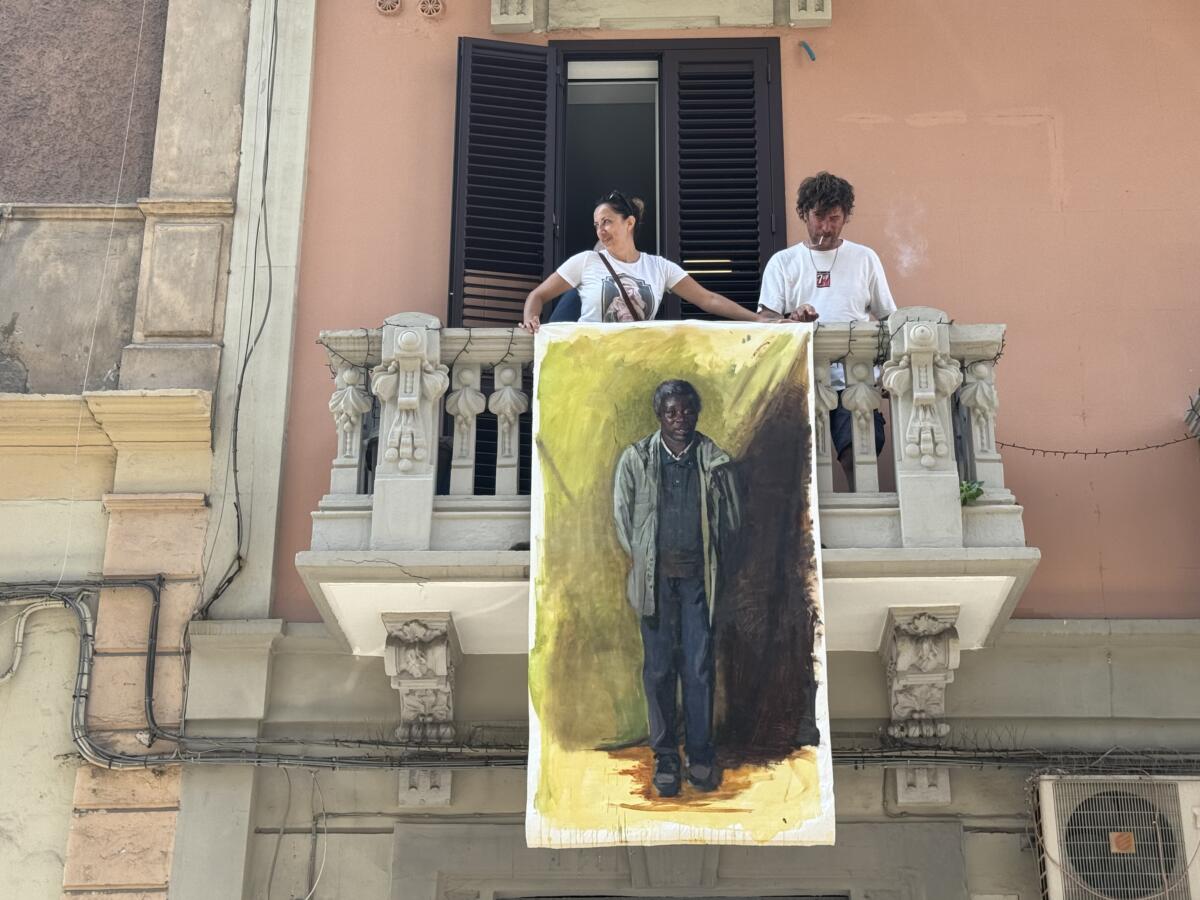 L’arte sui balconi di Madonnella: a Bari torna “Il mattino ha Lory in bocca” con 70 artisti e 7 giorni di festa – FOTO