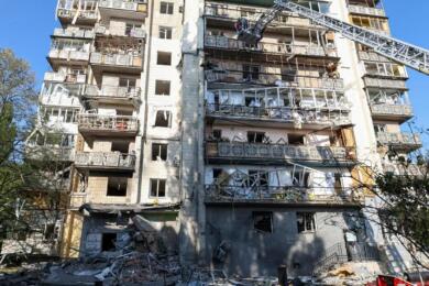 Kiev bersaglio di droni bomba, a Bucha esplode deposito di armi: 37 vittime