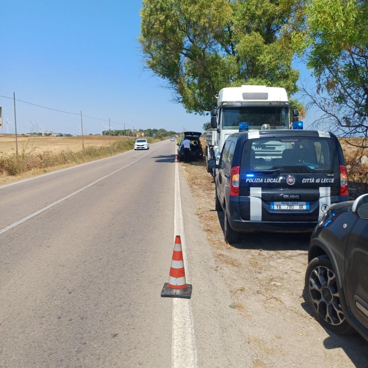 Sversamento di liquami a Lecce, due denunce: l’intervento dei vigili dopo la segnalazione di un cittadino Sversamento di liquami a Lecce, due denunce: l’intervento dei vigili dopo la segnalazione di un cittadino