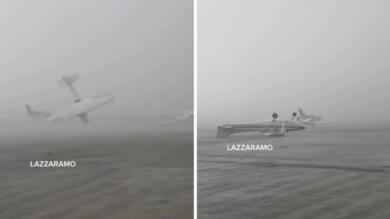 Maltempo a Forlì, raffiche fino a 120 chilometri orari: il vento travolge aerei da turismo – VIDEO
