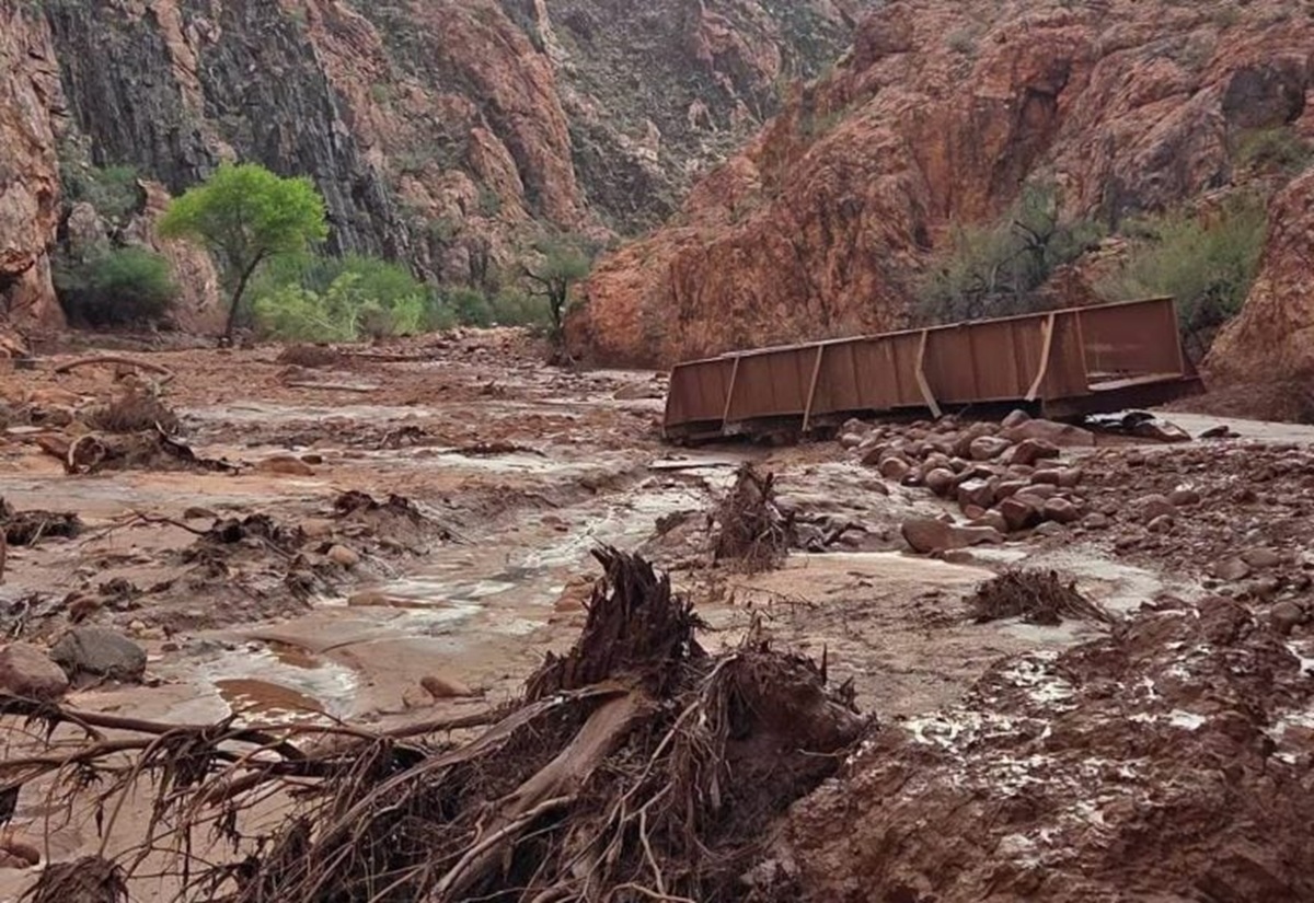 Usa, un’alluvione improvvisa sul Gran Canyon intrappola decine di visitatori: un morto e 15 dispersi Usa, un’alluvione improvvisa sul Gran Canyon intrappola decine di visitatori: un morto e 15 dispersi