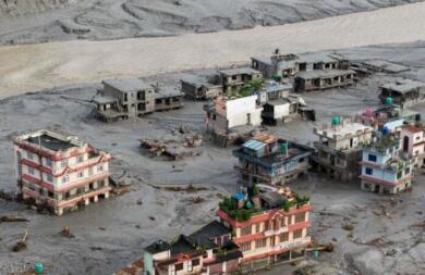 Alluvione tra Tibet e Nepal: recuperati 165 corpi, oltre 800 persone ancora disperse
