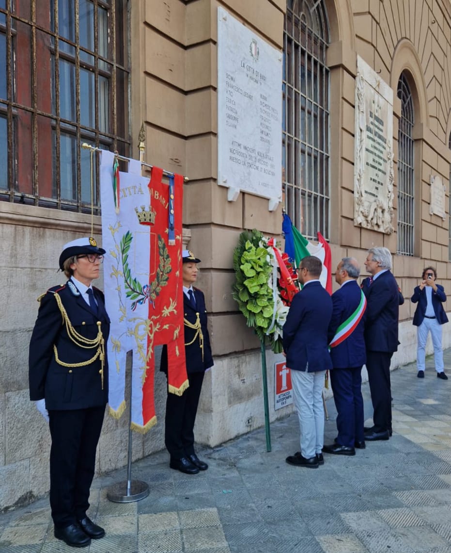 Strage di Bologna, tra le vittime anche sette baresi. Leccese: «Custodire la memoria e difendere la verità» – FOTO