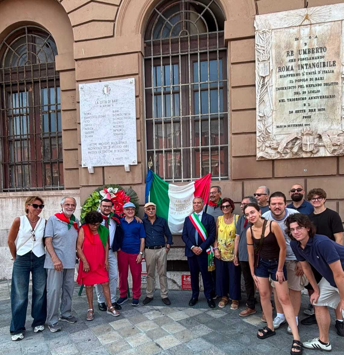 Strage di Bologna, tra le vittime anche sette baresi. Leccese: «Custodire la memoria e difendere la verità» – FOTO