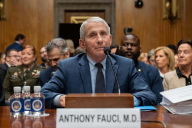 Usa, la Commissione del Senato accusa  di oltraggio al Congresso Anthony Fauci