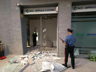 Banda della marmotta in azione a Barletta, assalto al bancomat: ladri in fuga a mani vuote