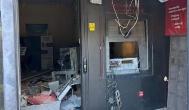 Boato nella notte a Terlizzi, assaltato il bancomat dell’Mps: banditi in fuga col bottino
