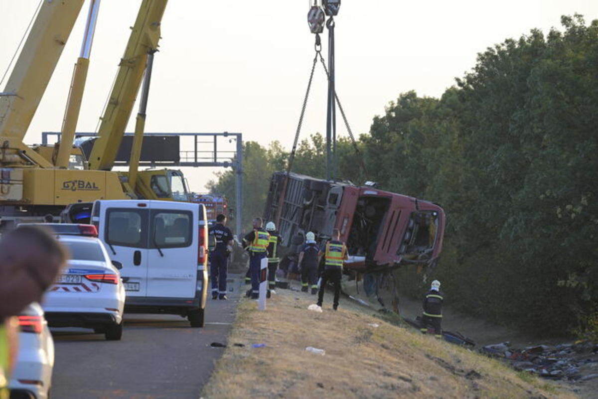 Ungheria, autobus si ribalta: 12 morti e almeno 10 feriti gravi Ungheria, autobus si ribalta: 12 morti e almeno 10 feriti gravi