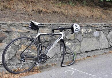 La gip di Ivrea conferma gli arresti domiciliari per l’uomo che ha investito i ciclisti più volte