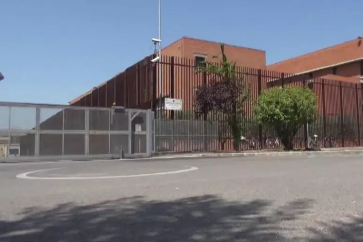 Prato, ucciso un detenuto 32enne in carcere: colpito alla testa Prato, ucciso un detenuto 32enne in carcere: colpito alla testa