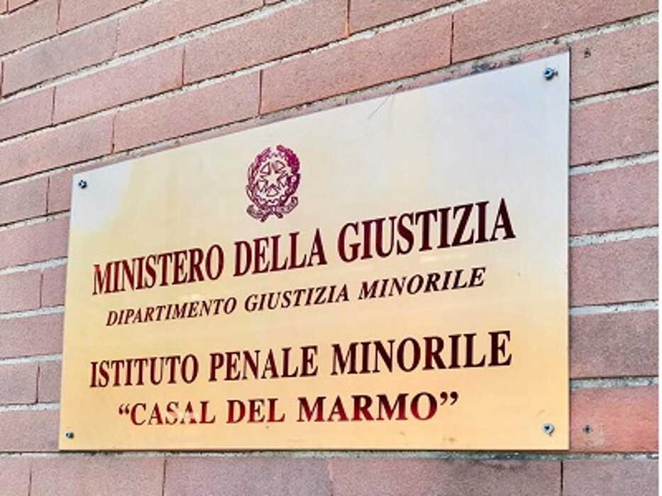 Roma, carcere “Casal del Marmo”: sospesi tre agenti per tortura sui minori Roma, carcere “Casal del Marmo”: sospesi tre agenti per tortura sui minori